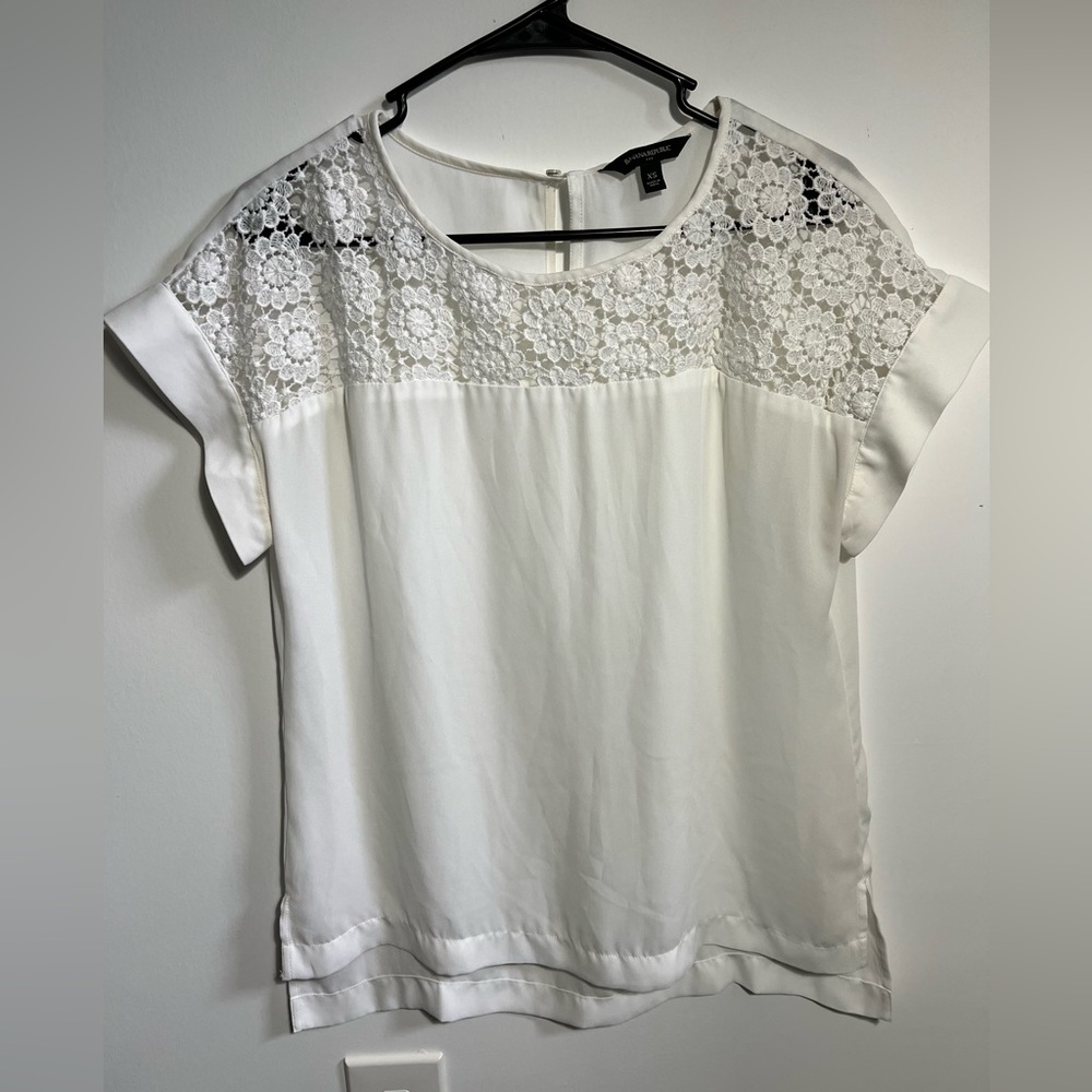 Flower lace detail top.